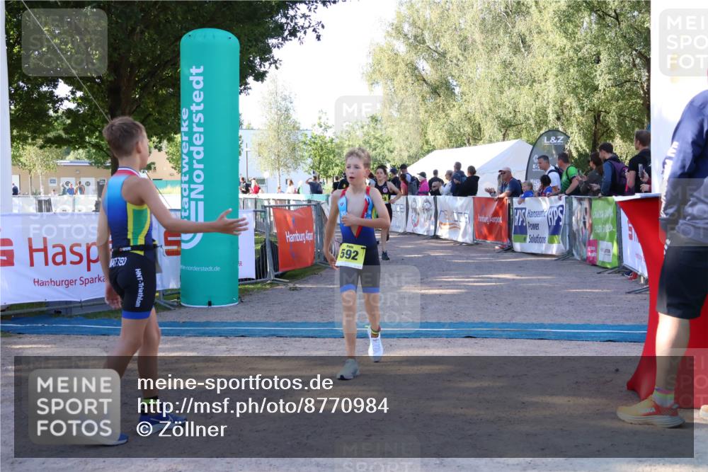 07.09.2025 - 19. Norderstedt Triathlon Zöllner http://msf.ph/oto/8770984 07.09.2025 09:48:57 Ziel 592, 629 meine-sportfotos.de