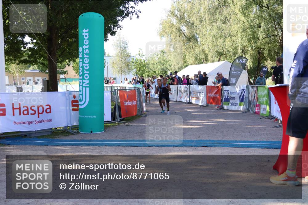 07.09.2025 - 19. Norderstedt Triathlon Zöllner http://msf.ph/oto/8771065 07.09.2025 09:49:25 Ziel 554, 567, 574 meine-sportfotos.de