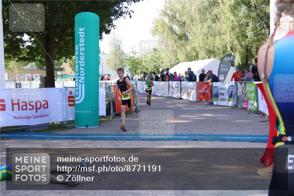 07.09.2025 - 19. Norderstedt Triathlon Zöllner http://msf.ph/oto/8771191 07.09.2025 09:49:52 Ziel 577, 618 meine-sportfotos.de