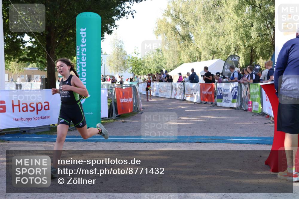 07.09.2025 - 19. Norderstedt Triathlon Zöllner http://msf.ph/oto/8771432 07.09.2025 09:51:12 Ziel 575, 599, 608, 622 meine-sportfotos.de