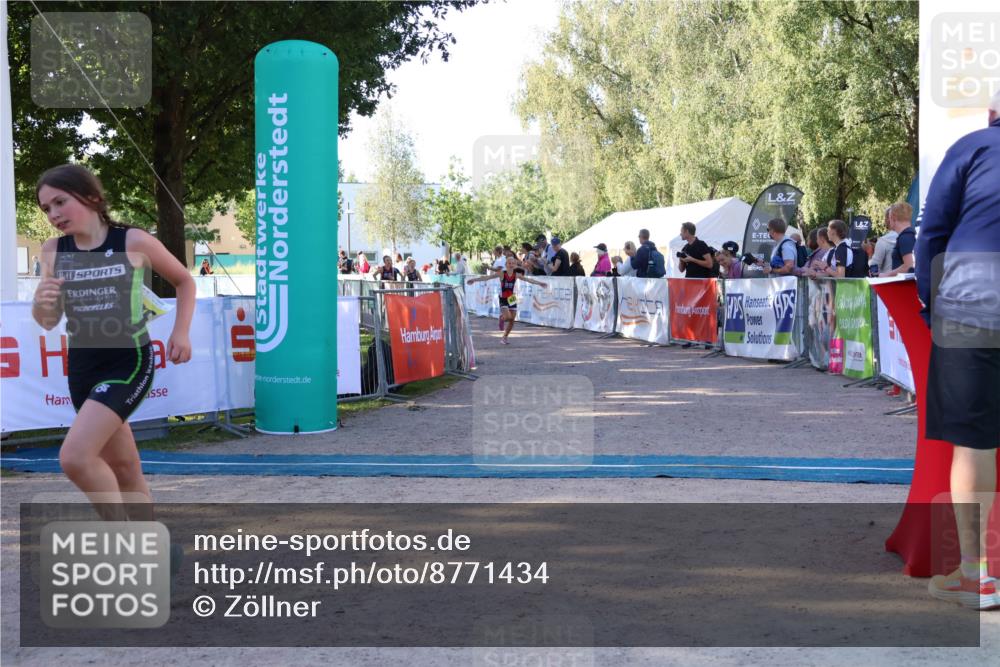 07.09.2025 - 19. Norderstedt Triathlon Zöllner http://msf.ph/oto/8771434 07.09.2025 09:51:12 Ziel 575, 599, 608, 622 meine-sportfotos.de