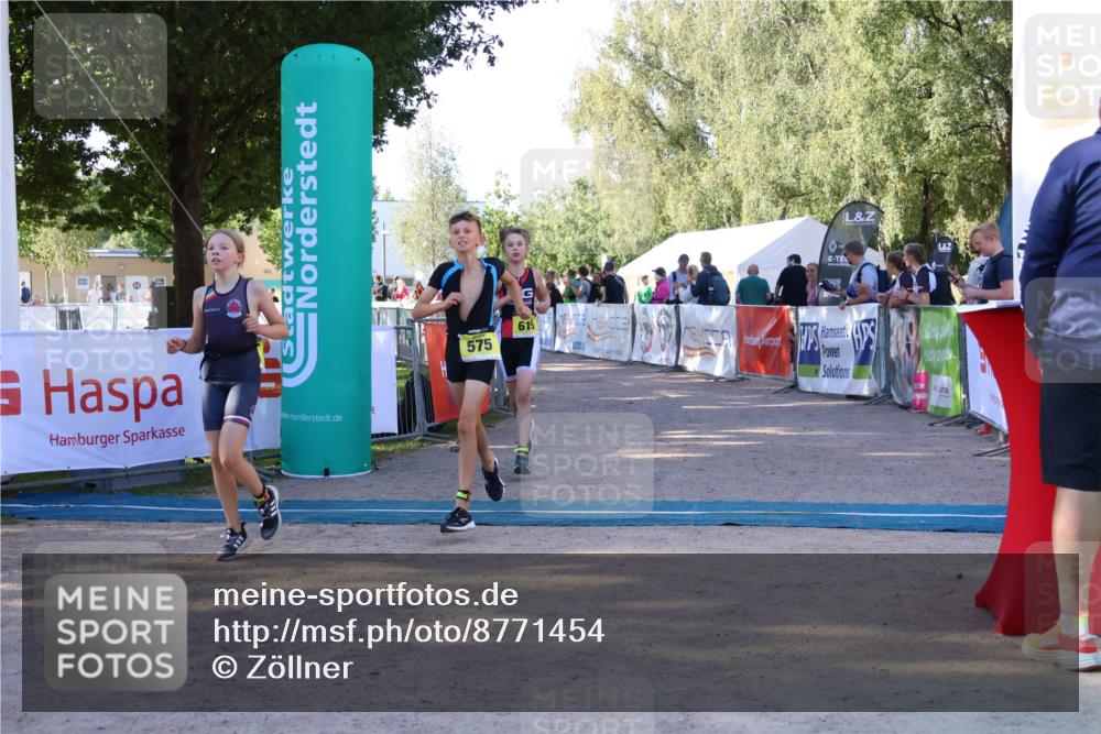 07.09.2025 - 19. Norderstedt Triathlon Zöllner http://msf.ph/oto/8771454 07.09.2025 09:51:18 Ziel 575, 608, 615, 616, 622 meine-sportfotos.de