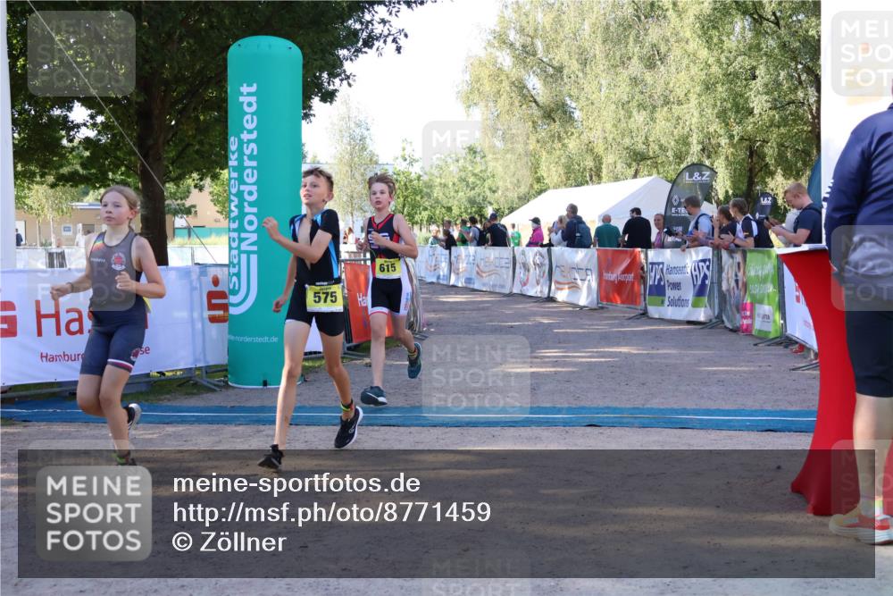 07.09.2025 - 19. Norderstedt Triathlon Zöllner http://msf.ph/oto/8771459 07.09.2025 09:51:19 Ziel 575, 608, 615, 616, 622 meine-sportfotos.de
