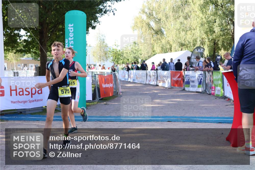 07.09.2025 - 19. Norderstedt Triathlon Zöllner http://msf.ph/oto/8771464 07.09.2025 09:51:19 Ziel 575, 608, 615, 616, 622 meine-sportfotos.de