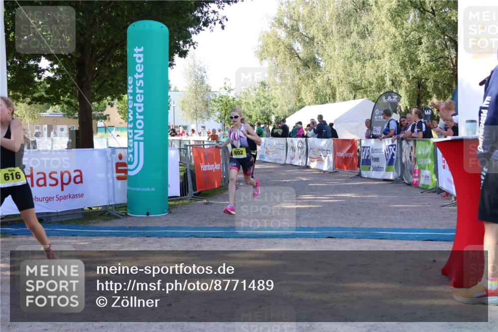 07.09.2025 - 19. Norderstedt Triathlon Zöllner http://msf.ph/oto/8771489 07.09.2025 09:51:25 Ziel 602, 606, 616, 621 meine-sportfotos.de