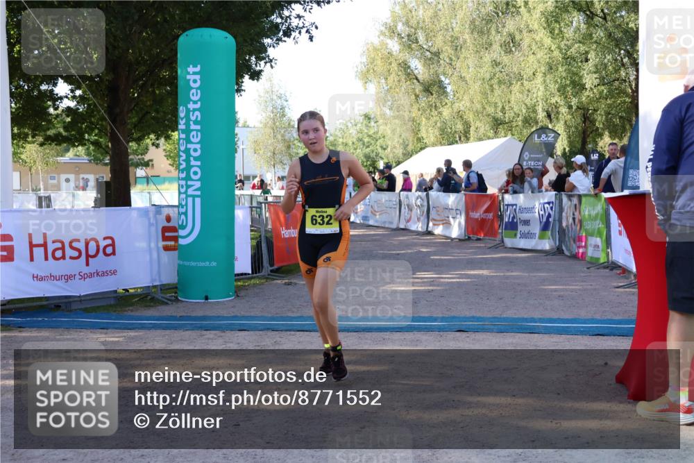 07.09.2025 - 19. Norderstedt Triathlon Zöllner http://msf.ph/oto/8771552 07.09.2025 09:52:23 Ziel 631, 632 meine-sportfotos.de