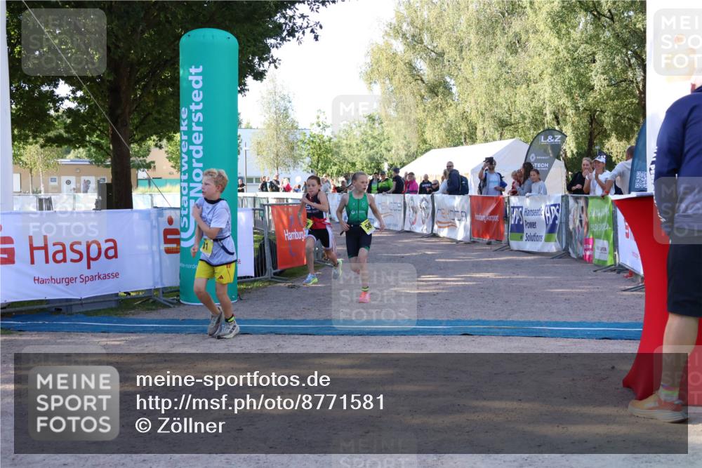 07.09.2025 - 19. Norderstedt Triathlon Zöllner http://msf.ph/oto/8771581 07.09.2025 09:52:29 Ziel 579, 580, 631 meine-sportfotos.de