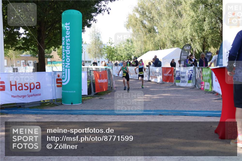 07.09.2025 - 19. Norderstedt Triathlon Zöllner http://msf.ph/oto/8771599 07.09.2025 09:53:01 Ziel 560, 581 meine-sportfotos.de