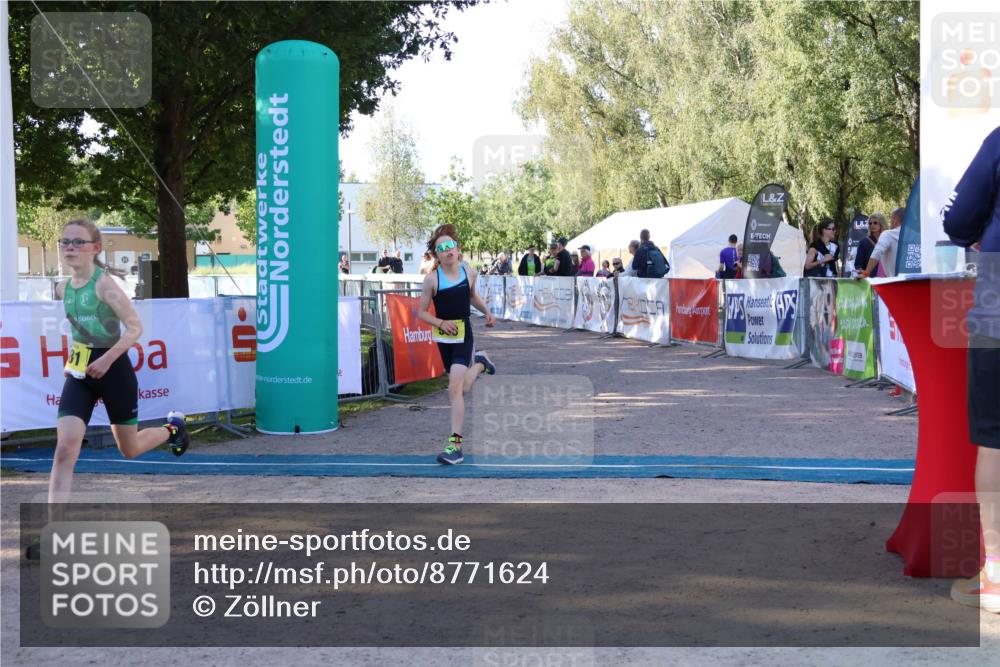 07.09.2025 - 19. Norderstedt Triathlon Zöllner http://msf.ph/oto/8771624 07.09.2025 09:53:03 Ziel 560, 581 meine-sportfotos.de