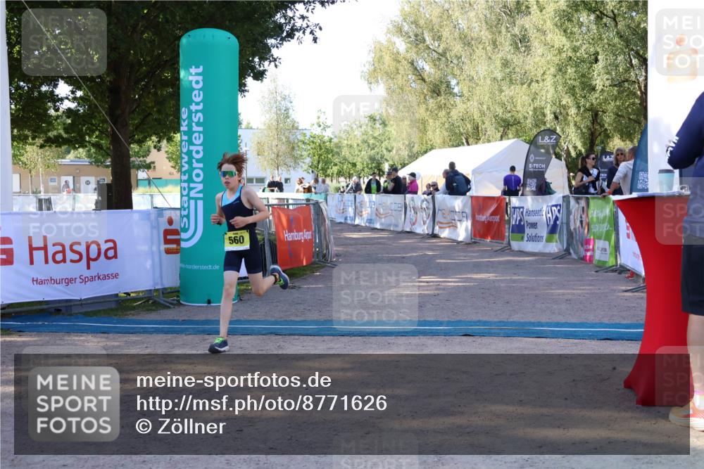 07.09.2025 - 19. Norderstedt Triathlon Zöllner http://msf.ph/oto/8771626 07.09.2025 09:53:03 Ziel 560, 581 meine-sportfotos.de