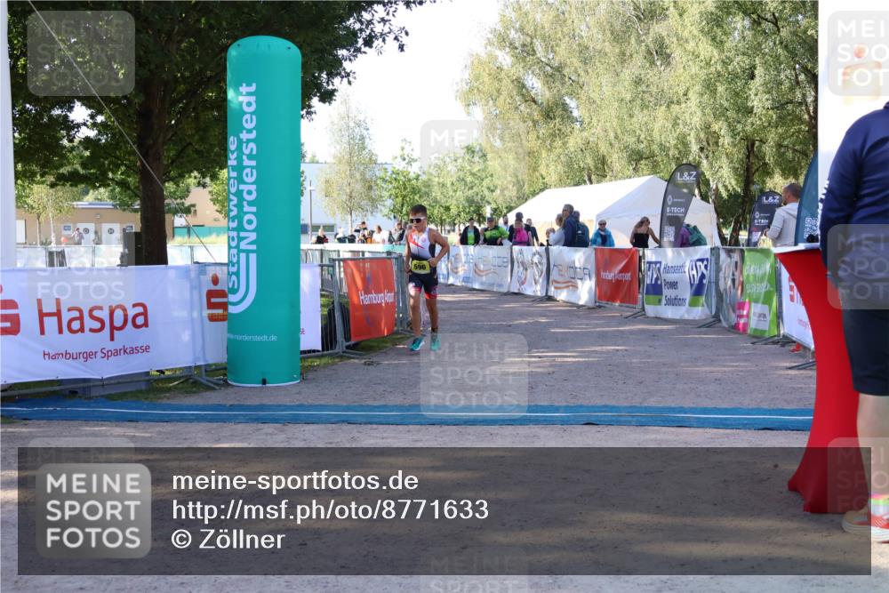 07.09.2025 - 19. Norderstedt Triathlon Zöllner http://msf.ph/oto/8771633 07.09.2025 09:53:32 Ziel 558, 596 meine-sportfotos.de