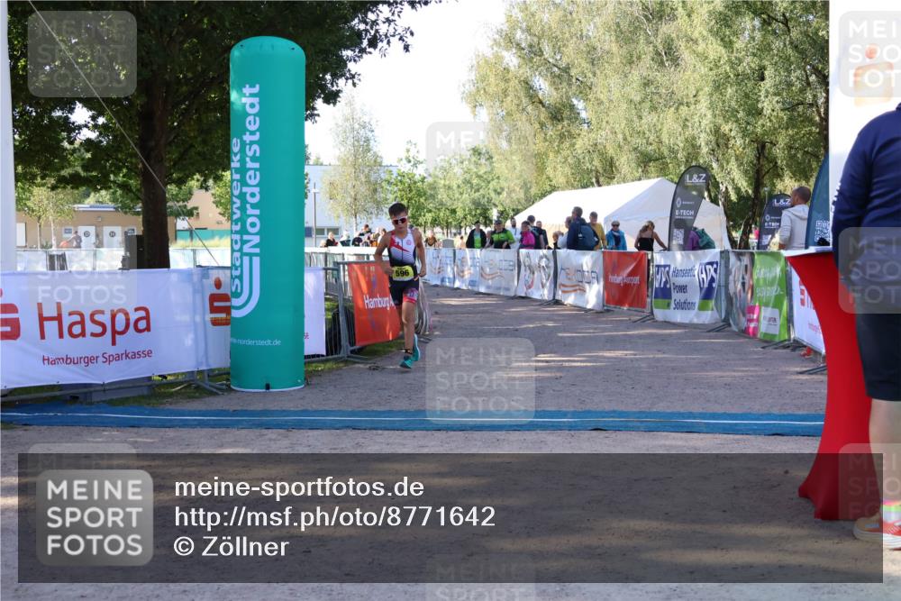 07.09.2025 - 19. Norderstedt Triathlon Zöllner http://msf.ph/oto/8771642 07.09.2025 09:53:32 Ziel 558, 596 meine-sportfotos.de