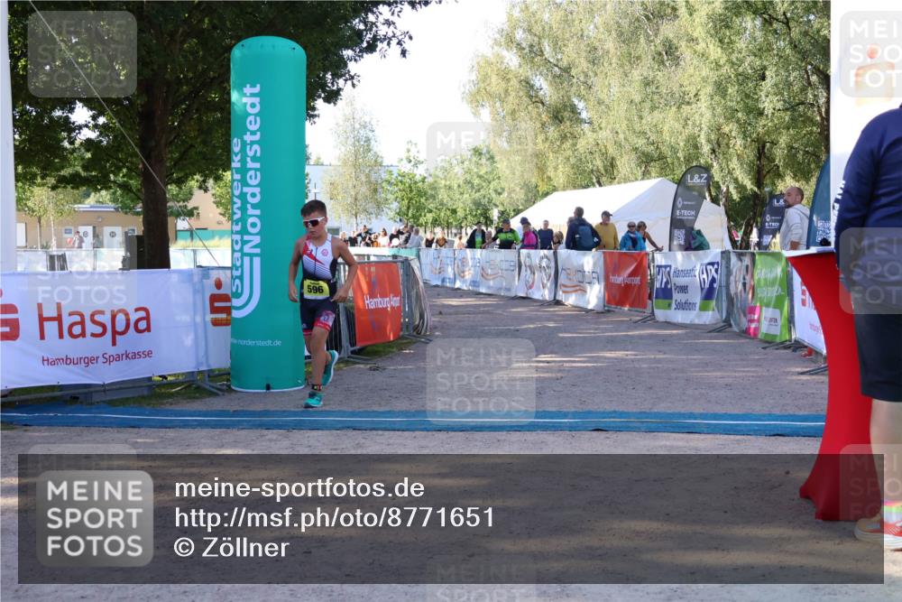 07.09.2025 - 19. Norderstedt Triathlon Zöllner http://msf.ph/oto/8771651 07.09.2025 09:53:33 Ziel 558, 596 meine-sportfotos.de