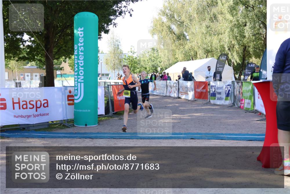 07.09.2025 - 19. Norderstedt Triathlon Zöllner http://msf.ph/oto/8771683 07.09.2025 09:53:46 Ziel 589, 610 meine-sportfotos.de