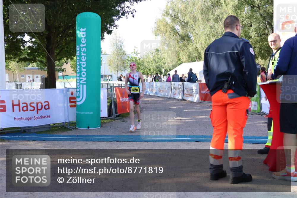 07.09.2025 - 19. Norderstedt Triathlon Zöllner http://msf.ph/oto/8771819 07.09.2025 09:55:05 Ziel 571, 628 meine-sportfotos.de