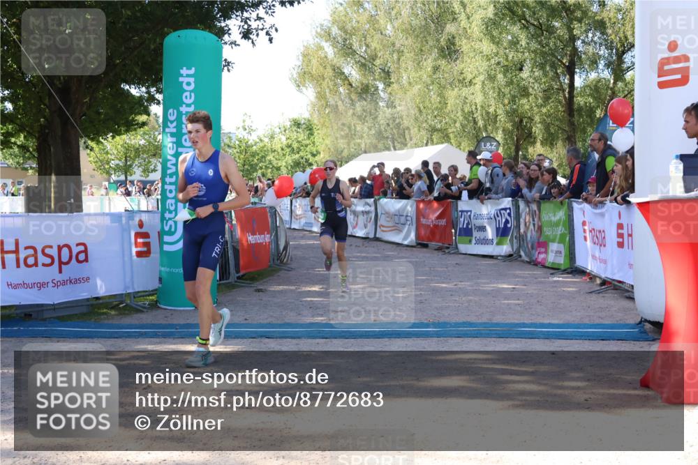 07.09.2025 - 19. Norderstedt Triathlon Zöllner http://msf.ph/oto/8772683 07.09.2025 10:51:57 Ziel 648, 673, 686 meine-sportfotos.de