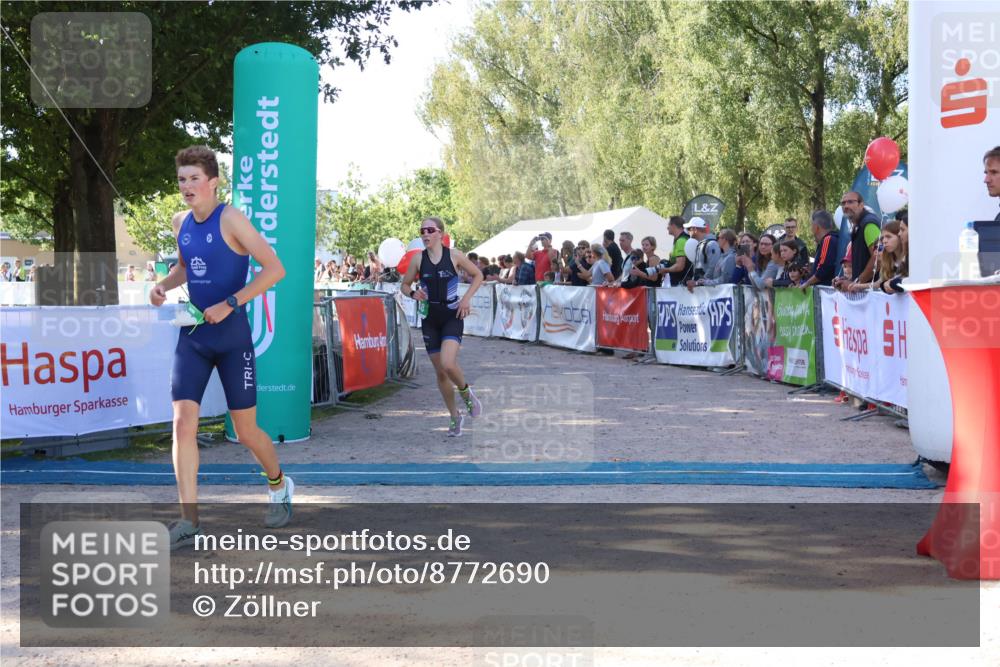 07.09.2025 - 19. Norderstedt Triathlon Zöllner http://msf.ph/oto/8772690 07.09.2025 10:51:58 Ziel 648, 673, 686 meine-sportfotos.de