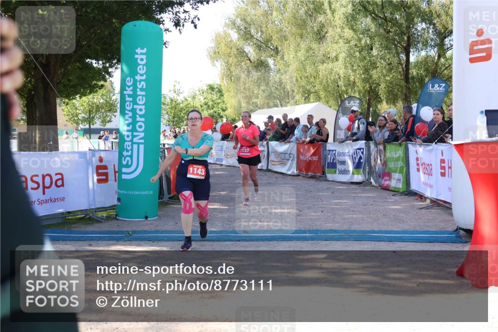 07.09.2025 - 19. Norderstedt Triathlon Zöllner http://msf.ph/oto/8773111 07.09.2025 10:55:10 Ziel 678, 1137, 1143 meine-sportfotos.de