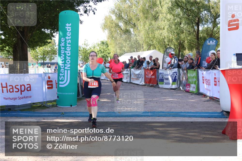 07.09.2025 - 19. Norderstedt Triathlon Zöllner http://msf.ph/oto/8773120 07.09.2025 10:55:10 Ziel 678, 1137, 1143 meine-sportfotos.de