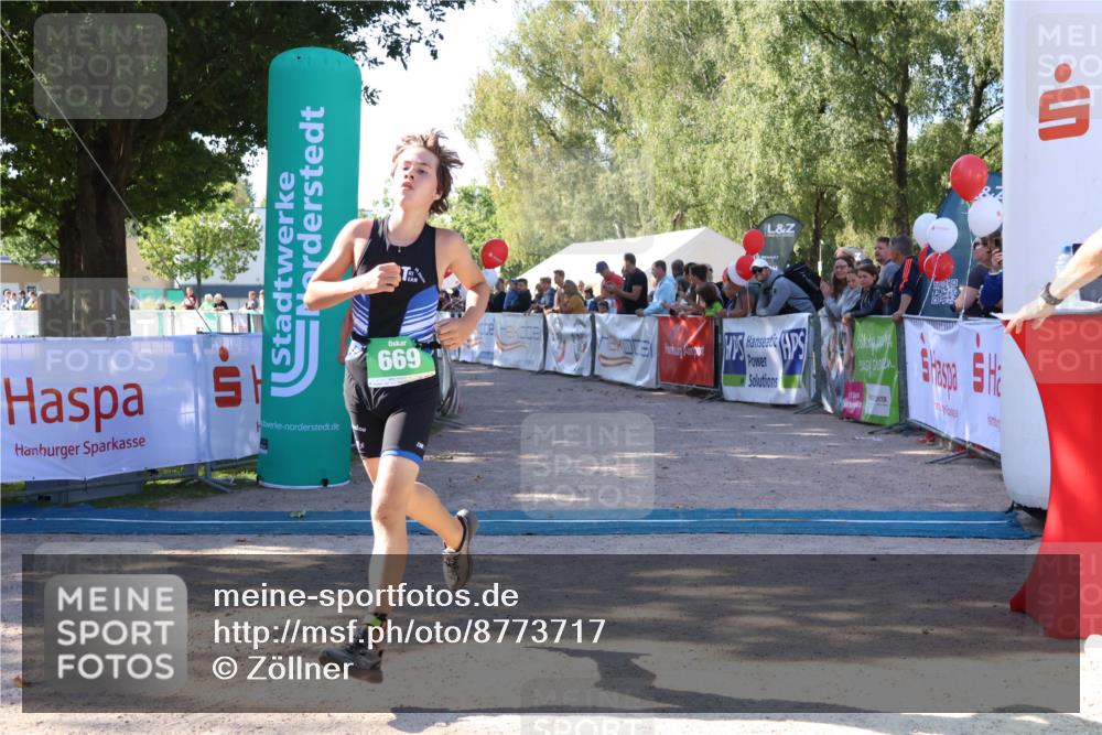 07.09.2025 - 19. Norderstedt Triathlon Zöllner http://msf.ph/oto/8773717 07.09.2025 10:57:48 Ziel 655, 669, 1125 meine-sportfotos.de