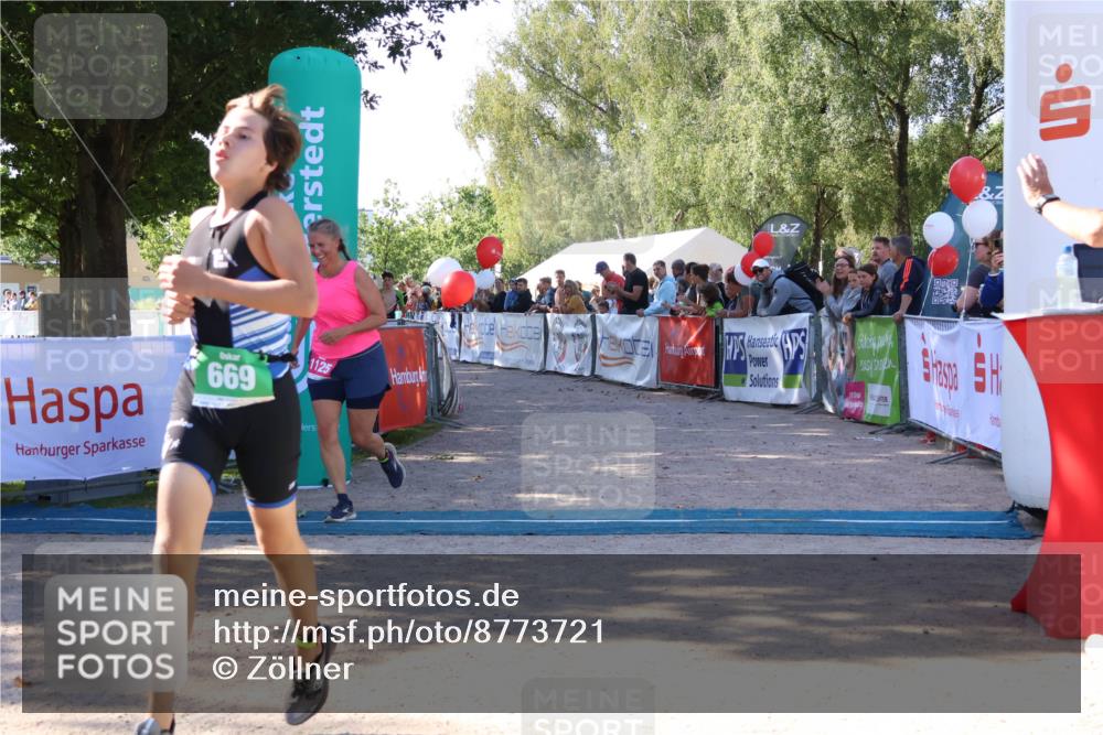 07.09.2025 - 19. Norderstedt Triathlon Zöllner http://msf.ph/oto/8773721 07.09.2025 10:57:48 Ziel 655, 669, 1125 meine-sportfotos.de