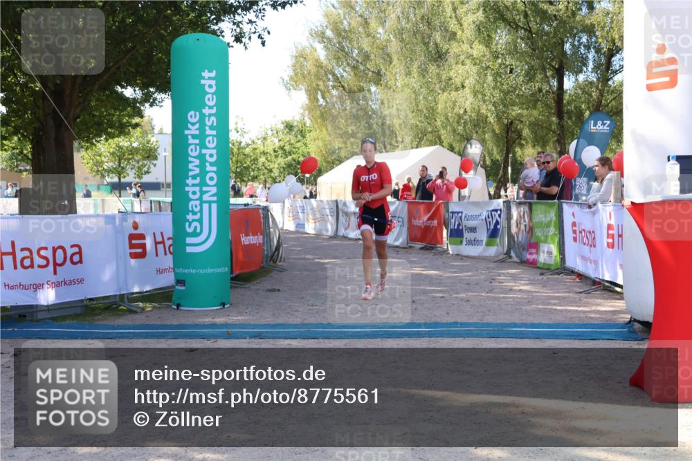 07.09.2025 - 19. Norderstedt Triathlon Zöllner http://msf.ph/oto/8775561 07.09.2025 11:49:06 Ziel 231 meine-sportfotos.de