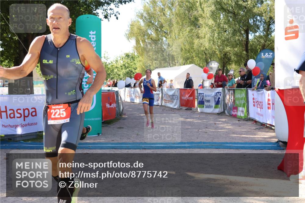 07.09.2025 - 19. Norderstedt Triathlon Zöllner http://msf.ph/oto/8775742 07.09.2025 11:51:06 Ziel 225, 1185, 1335 meine-sportfotos.de