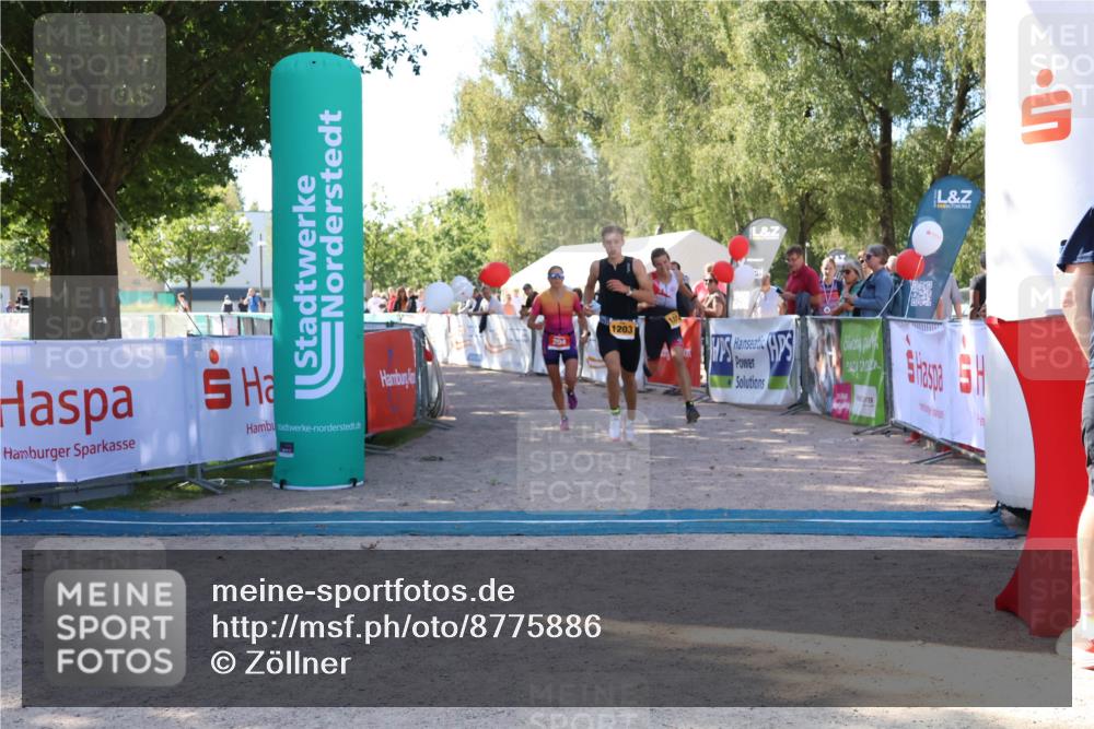 07.09.2025 - 19. Norderstedt Triathlon Zöllner http://msf.ph/oto/8775886 07.09.2025 11:53:34 Ziel 204, 1174, 1203 meine-sportfotos.de