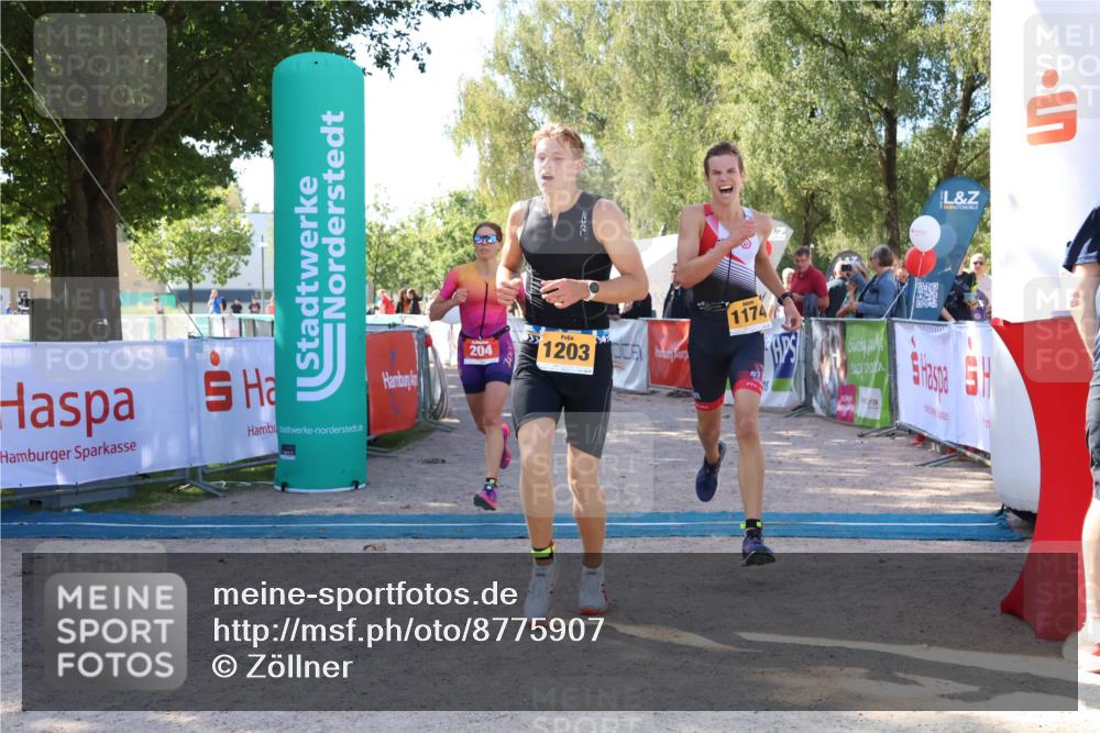 07.09.2025 - 19. Norderstedt Triathlon Zöllner http://msf.ph/oto/8775907 07.09.2025 11:53:35 Ziel 204, 1174, 1203 meine-sportfotos.de