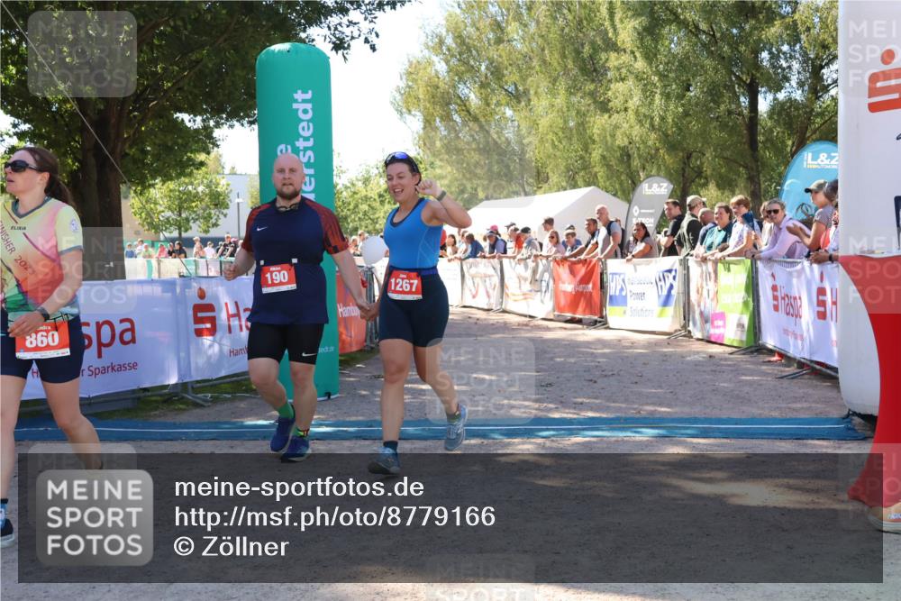 07.09.2025 - 19. Norderstedt Triathlon Zöllner http://msf.ph/oto/8779166 07.09.2025 12:36:49 Ziel 190, 860, 1267 meine-sportfotos.de