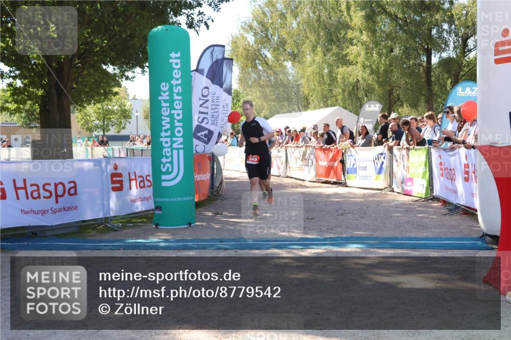 07.09.2025 - 19. Norderstedt Triathlon Zöllner http://msf.ph/oto/8779542 07.09.2025 12:39:41 Ziel 826, 849 meine-sportfotos.de