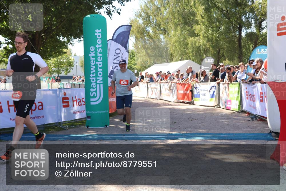 07.09.2025 - 19. Norderstedt Triathlon Zöllner http://msf.ph/oto/8779551 07.09.2025 12:39:43 Ziel 826, 849 meine-sportfotos.de