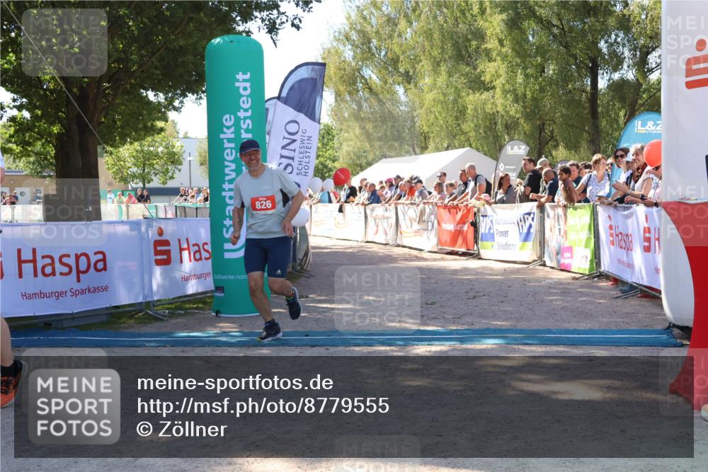 07.09.2025 - 19. Norderstedt Triathlon Zöllner http://msf.ph/oto/8779555 07.09.2025 12:39:43 Ziel 826, 849 meine-sportfotos.de