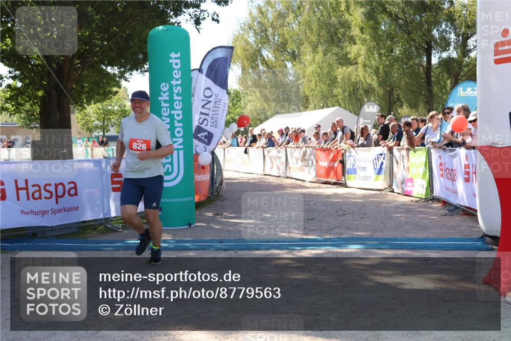 07.09.2025 - 19. Norderstedt Triathlon Zöllner http://msf.ph/oto/8779563 07.09.2025 12:39:44 Ziel 826, 849 meine-sportfotos.de