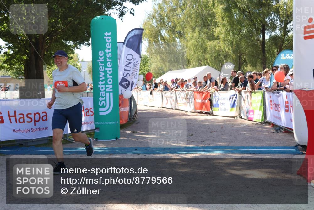 07.09.2025 - 19. Norderstedt Triathlon Zöllner http://msf.ph/oto/8779566 07.09.2025 12:39:44 Ziel 826, 849 meine-sportfotos.de