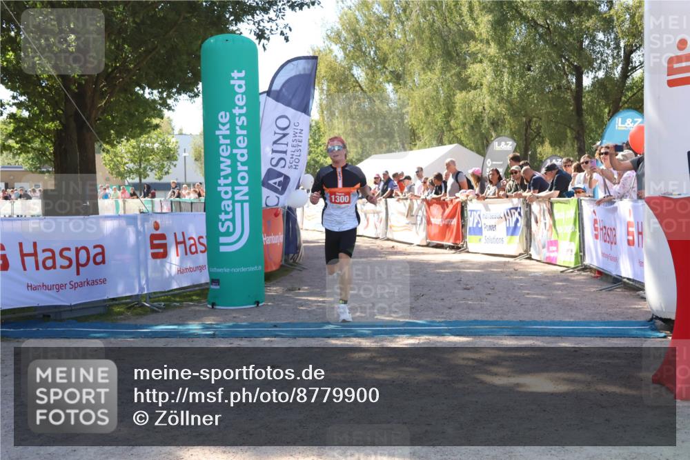 07.09.2025 - 19. Norderstedt Triathlon Zöllner http://msf.ph/oto/8779900 07.09.2025 12:42:38 Ziel 215, 1300 meine-sportfotos.de