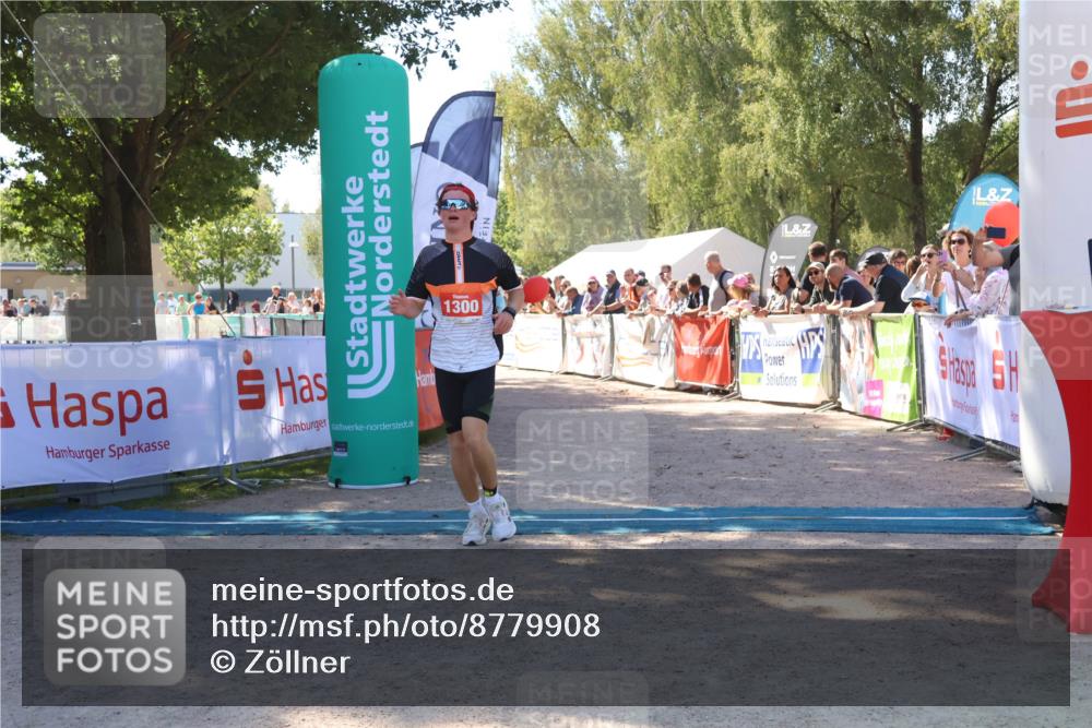07.09.2025 - 19. Norderstedt Triathlon Zöllner http://msf.ph/oto/8779908 07.09.2025 12:42:39 Ziel 215, 1300 meine-sportfotos.de