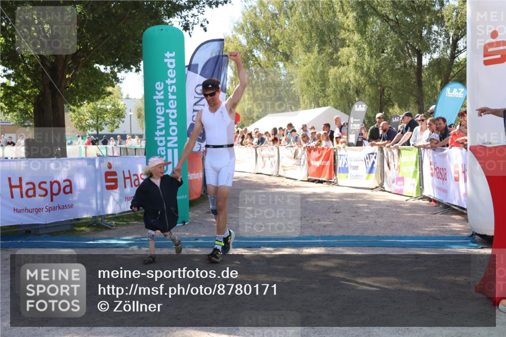 07.09.2025 - 19. Norderstedt Triathlon Zöllner http://msf.ph/oto/8780171 07.09.2025 12:47:14 Ziel 697 meine-sportfotos.de