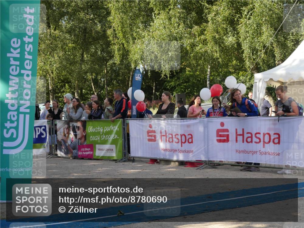 07.09.2025 - 19. Norderstedt Triathlon Zöllner http://msf.ph/oto/8780690 07.09.2025 10:55:07 Ziel 678, 1143 meine-sportfotos.de
