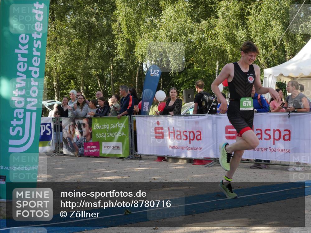 07.09.2025 - 19. Norderstedt Triathlon Zöllner http://msf.ph/oto/8780716 07.09.2025 10:55:08 Ziel 678, 1137, 1143 meine-sportfotos.de