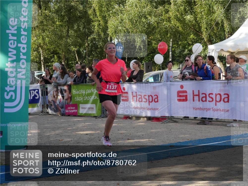 07.09.2025 - 19. Norderstedt Triathlon Zöllner http://msf.ph/oto/8780762 07.09.2025 10:55:12 Ziel 678, 1137, 1143 meine-sportfotos.de