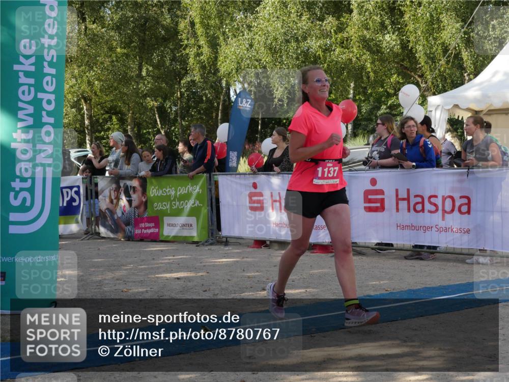 07.09.2025 - 19. Norderstedt Triathlon Zöllner http://msf.ph/oto/8780767 07.09.2025 10:55:13 Ziel 678, 1137, 1143 meine-sportfotos.de