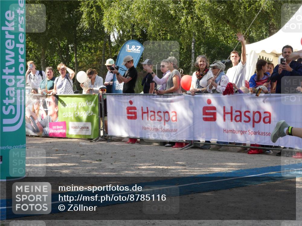 07.09.2025 - 19. Norderstedt Triathlon Zöllner http://msf.ph/oto/8785116 07.09.2025 12:34:01 Ziel 714, 731 meine-sportfotos.de