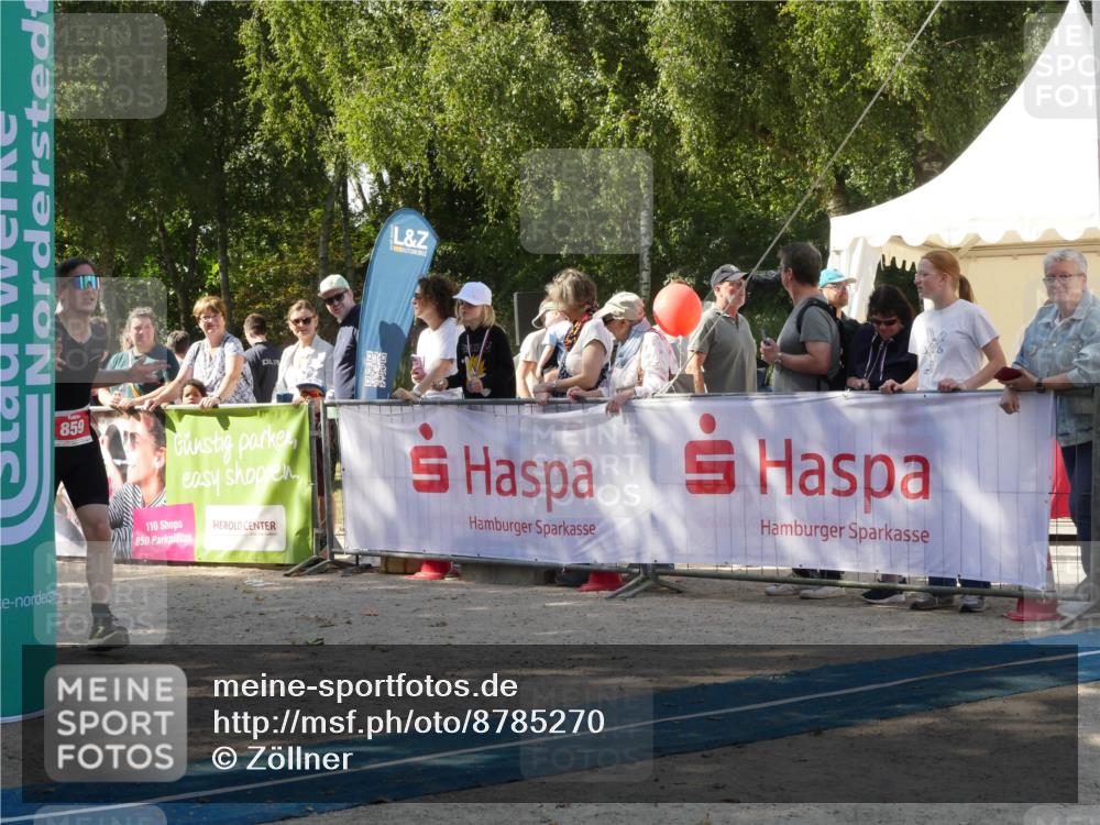07.09.2025 - 19. Norderstedt Triathlon Zöllner http://msf.ph/oto/8785270 07.09.2025 12:38:32 Ziel 136, 859 meine-sportfotos.de