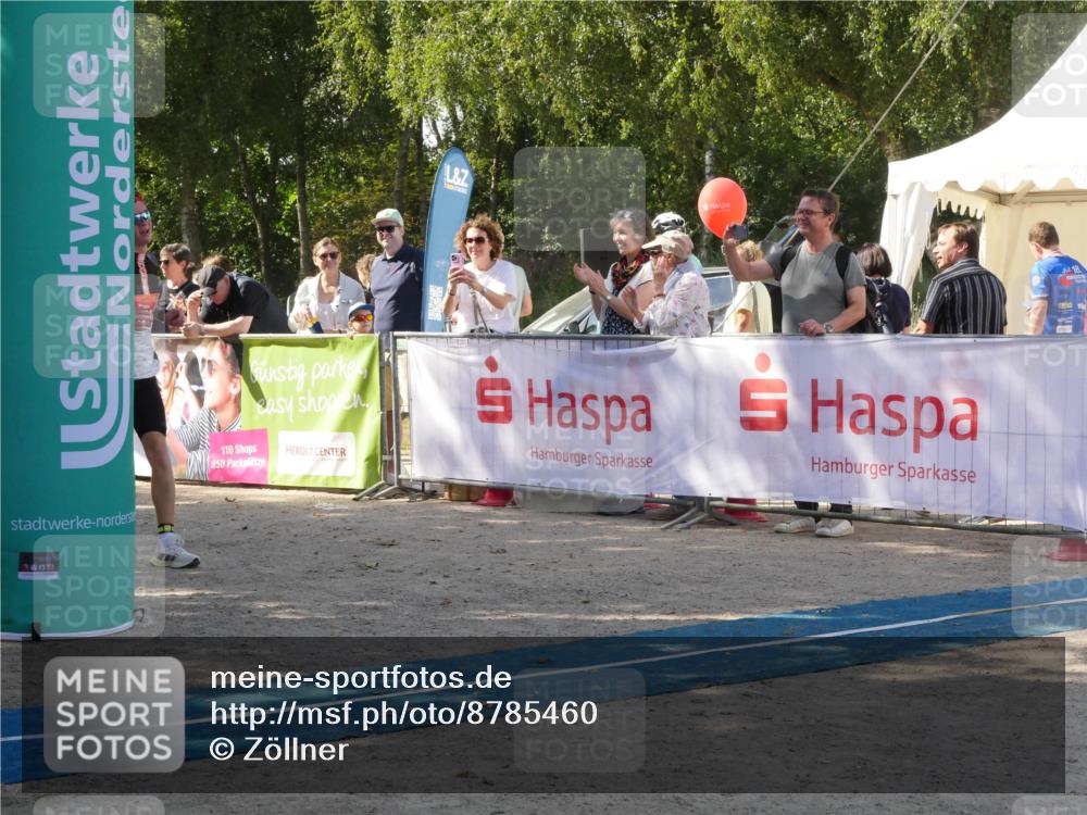 07.09.2025 - 19. Norderstedt Triathlon Zöllner http://msf.ph/oto/8785460 07.09.2025 12:42:39 Ziel 215, 1300 meine-sportfotos.de