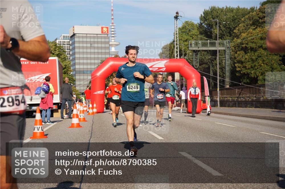 07.09.2025 - BARMER Alsterlauf Yannick Fuchs http://msf.ph/oto/8790385 07.09.2025 09:40:56 Laufen 2954, 5110, 6249, 6244 meine-sportfotos.de