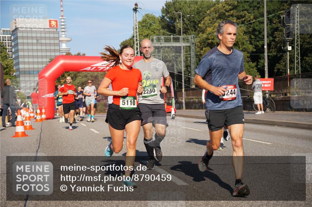 07.09.2025 - BARMER Alsterlauf Yannick Fuchs http://msf.ph/oto/8790459 07.09.2025 09:40:59 Laufen 4304, 19, 5110, 2240, 244, 76 meine-sportfotos.de