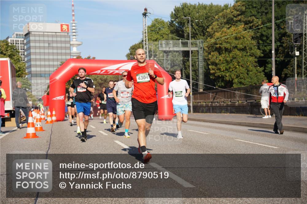 07.09.2025 - BARMER Alsterlauf Yannick Fuchs http://msf.ph/oto/8790519 07.09.2025 09:41:02 Laufen 5628, 409, 3711, 4304, 5341 meine-sportfotos.de