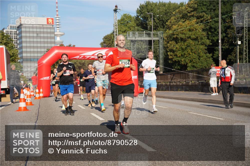 07.09.2025 - BARMER Alsterlauf Yannick Fuchs http://msf.ph/oto/8790528 07.09.2025 09:41:02 Laufen 5628, 4098, 3711, 304, 341, 76 meine-sportfotos.de