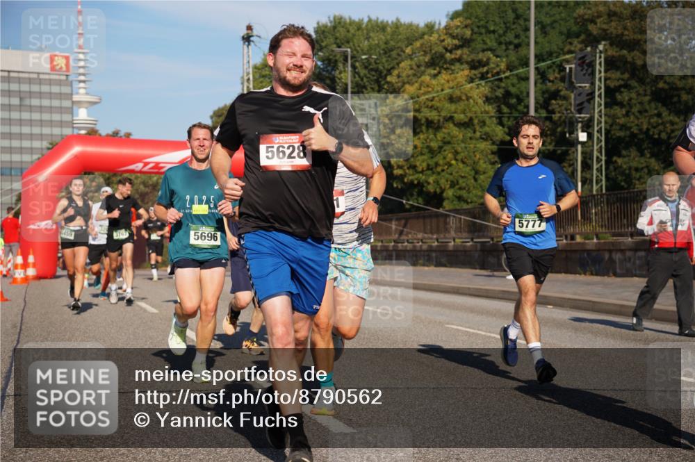 07.09.2025 - BARMER Alsterlauf Yannick Fuchs http://msf.ph/oto/8790562 07.09.2025 09:41:05 Laufen 2025, 459, 3767, 5696, 5628, 5777 meine-sportfotos.de